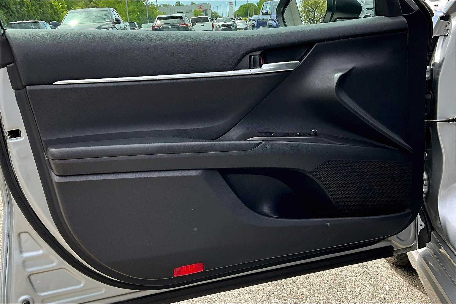 2023 Toyota Camry SE - Photo 9