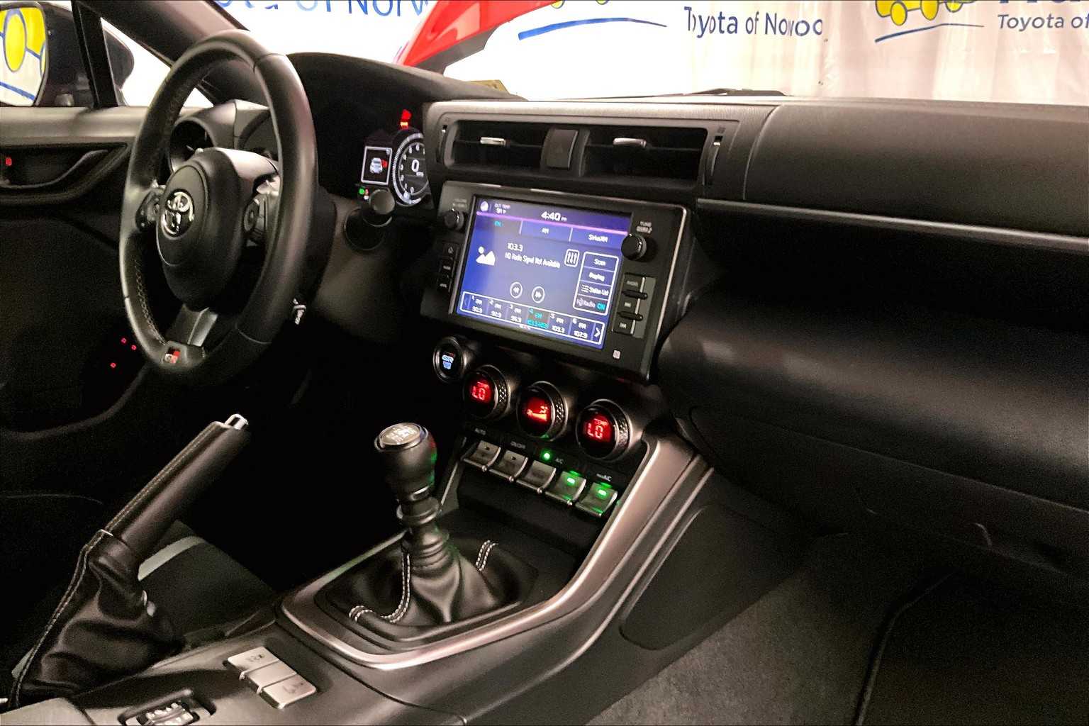 2023 Toyota GR86 Premium - Photo 14