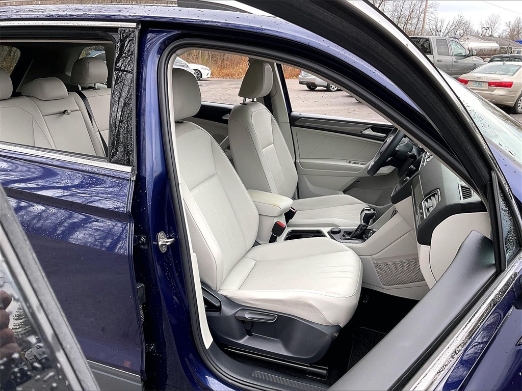 2022 Volkswagen Tiguan 2.0T SE - Photo 11