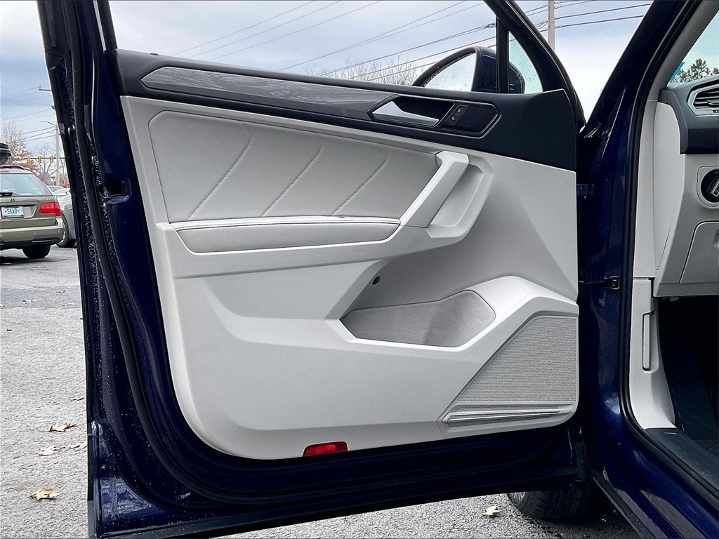 2022 Volkswagen Tiguan 2.0T SE - Photo 9