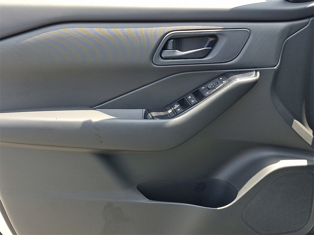 2025 Nissan Rogue S - Photo 8