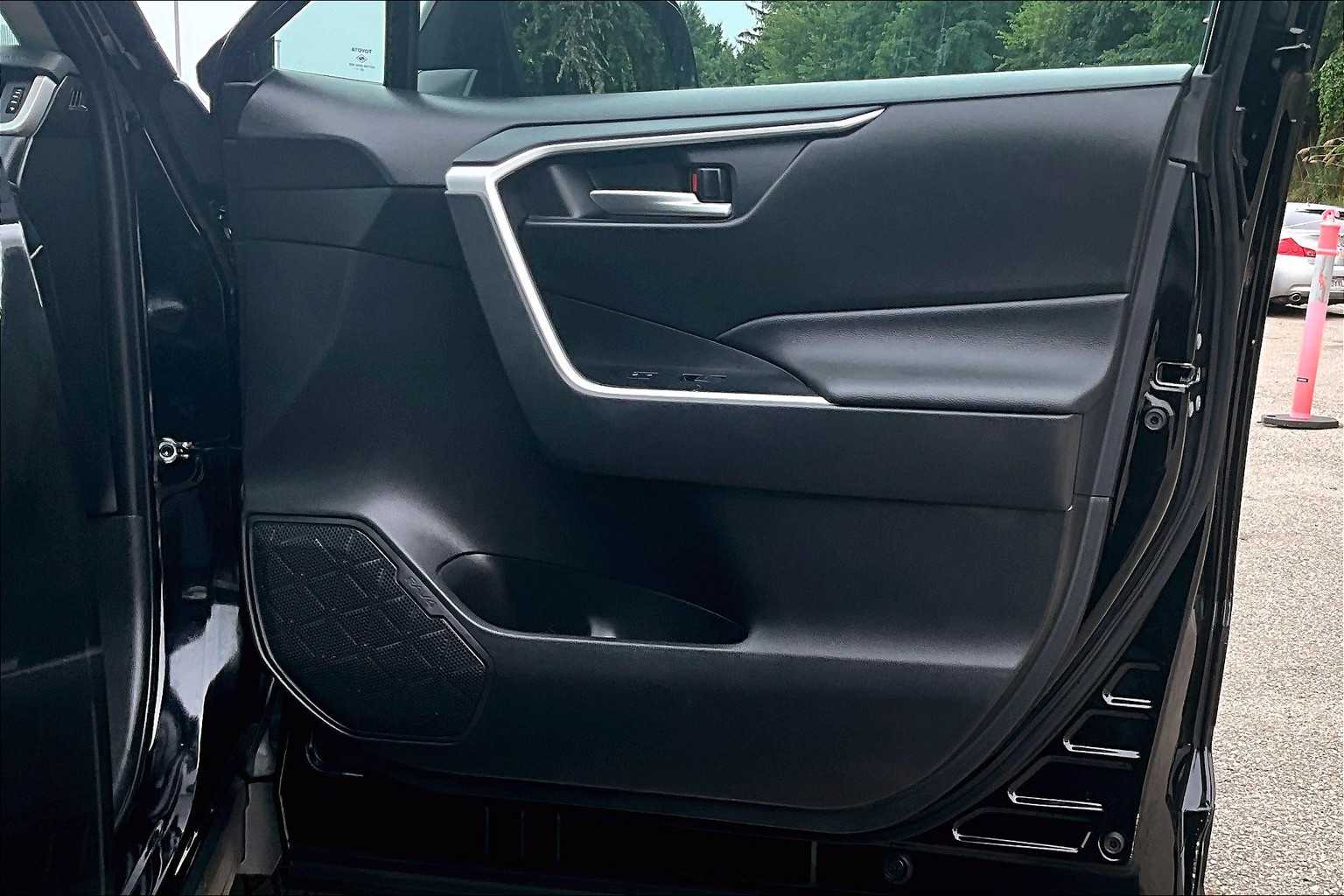 2024 Toyota RAV4 Hybrid XLE - Photo 12