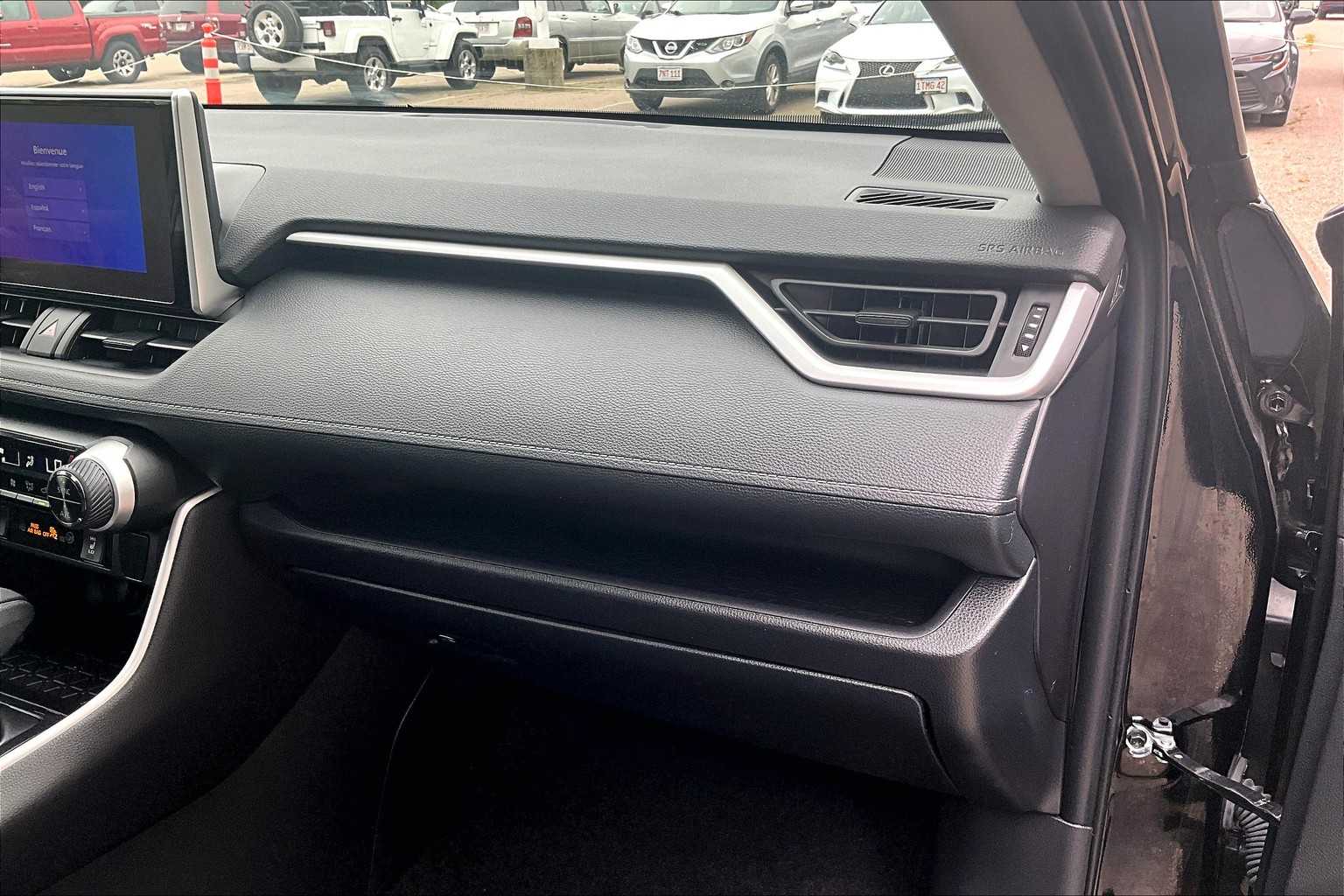 2024 Toyota RAV4 Hybrid XLE - Photo 13
