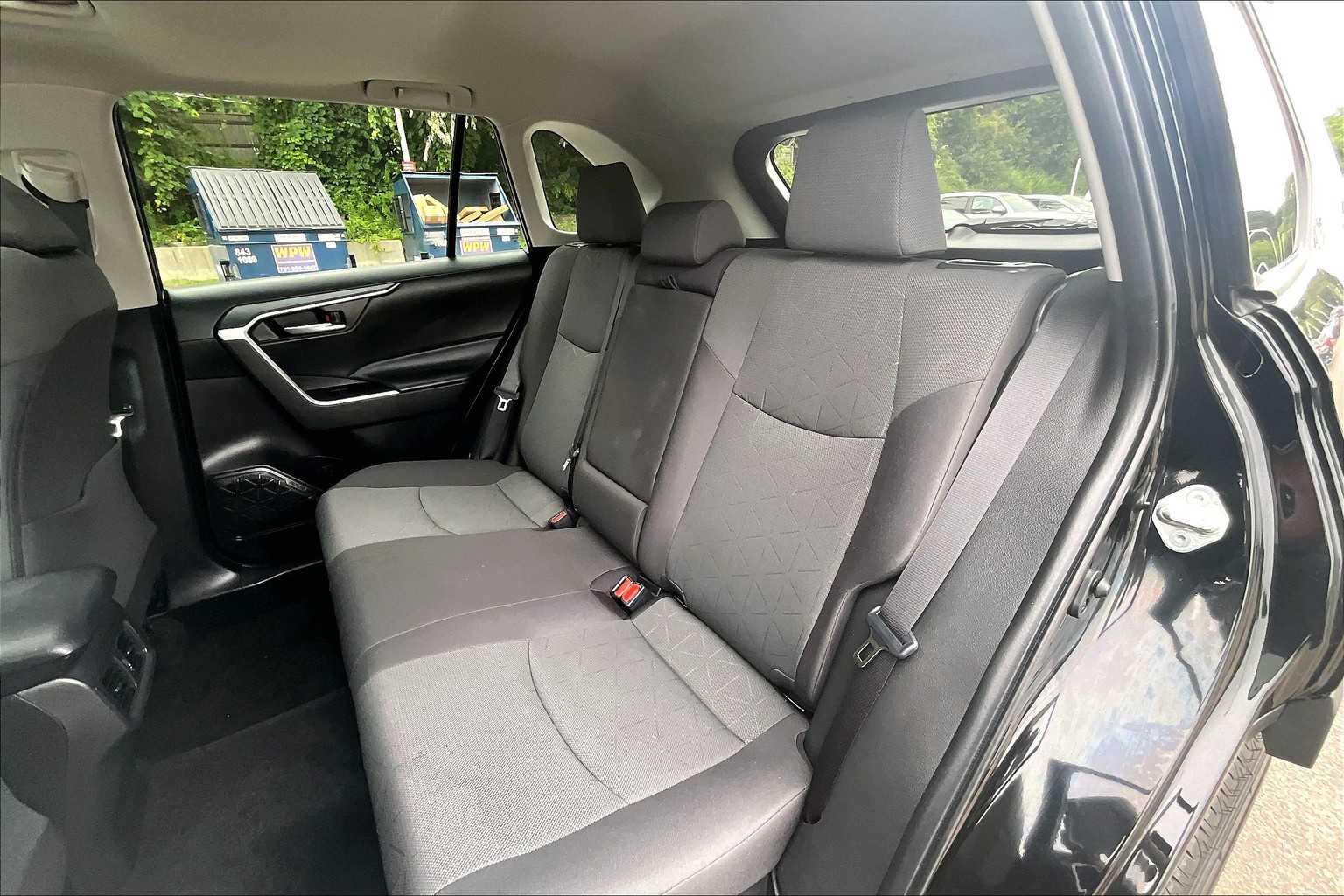 2024 Toyota RAV4 Hybrid XLE - Photo 15
