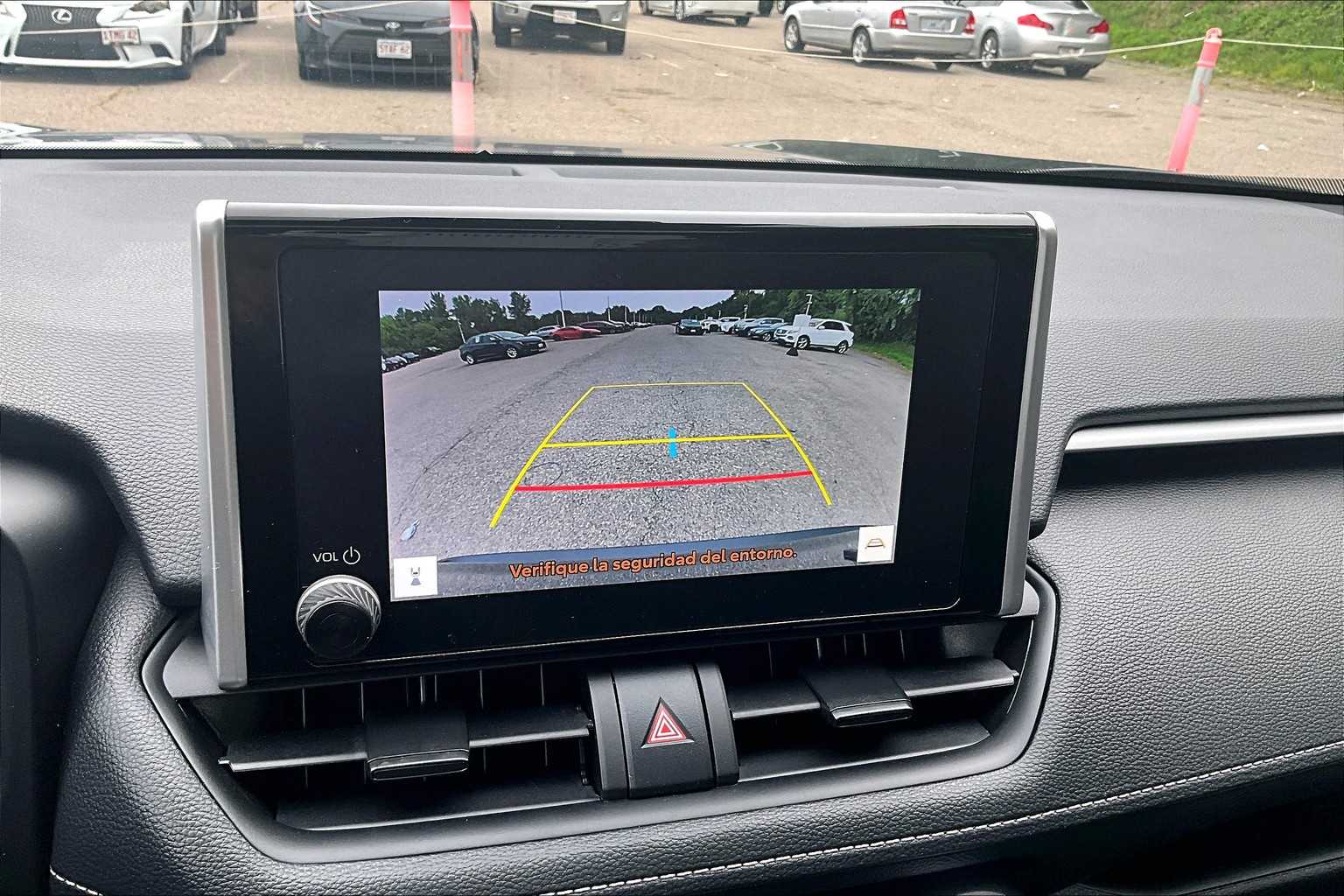 2024 Toyota RAV4 Hybrid XLE - Photo 19