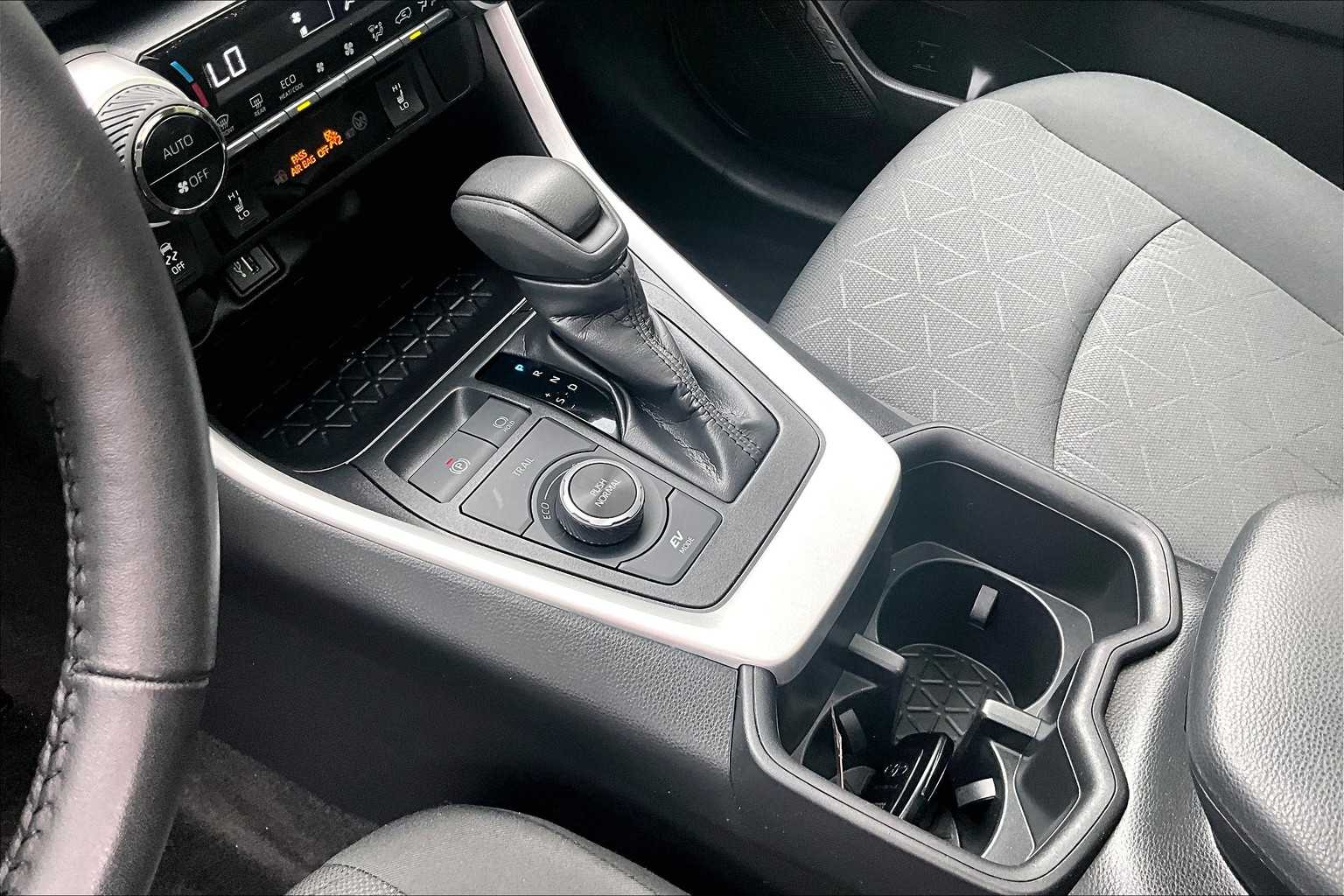 2024 Toyota RAV4 Hybrid XLE - Photo 20