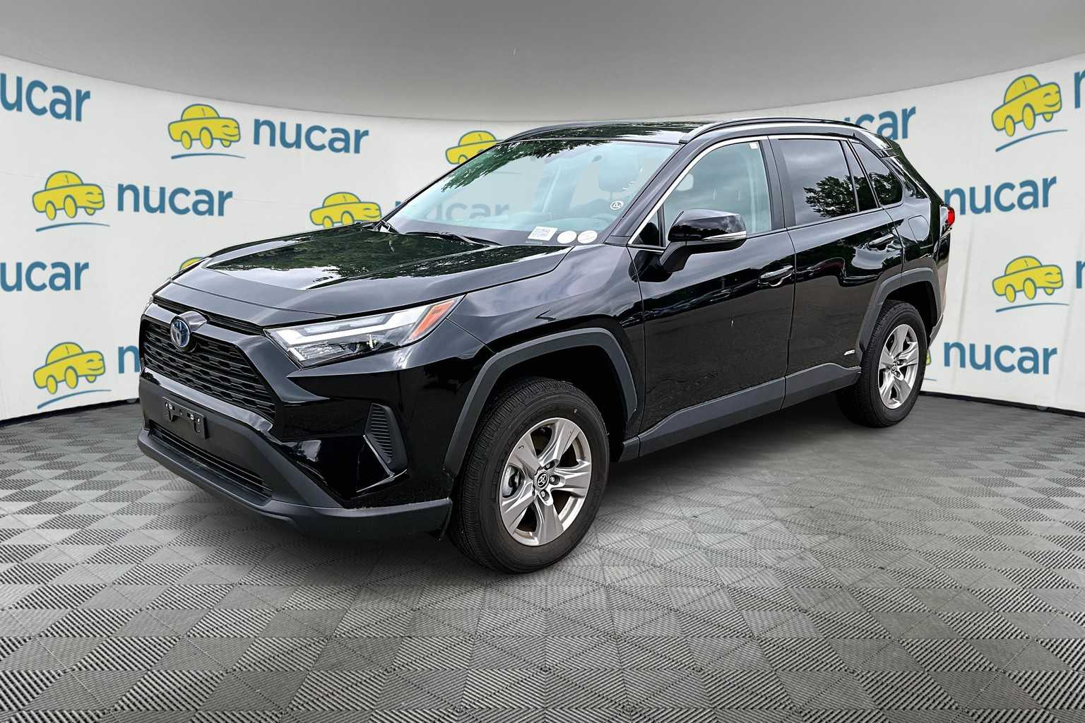 2024 Toyota RAV4 Hybrid XLE - Photo 2