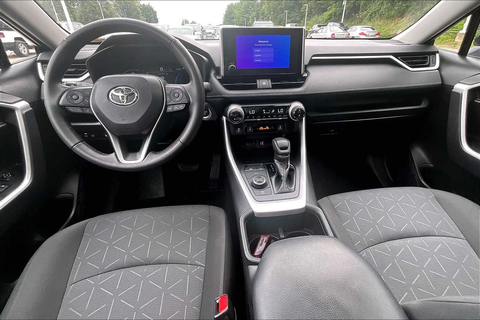 2024 Toyota RAV4 Hybrid XLE - Photo 21