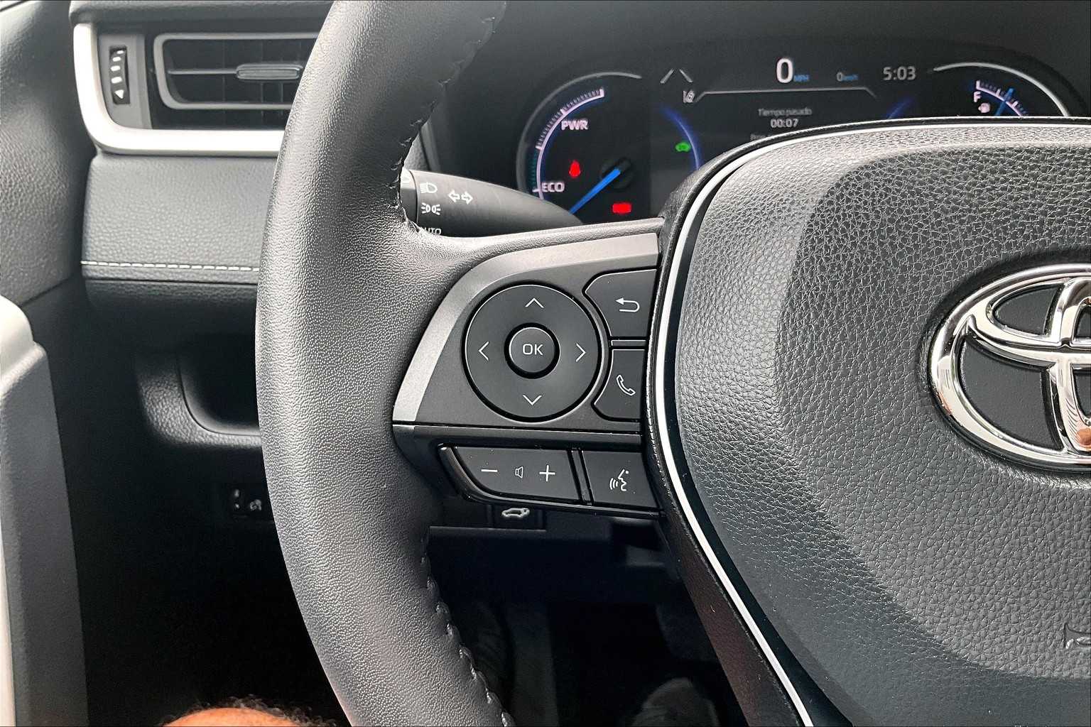 2024 Toyota RAV4 Hybrid XLE - Photo 23