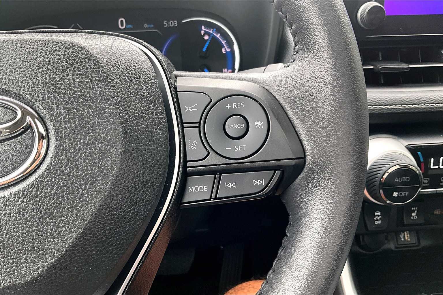 2024 Toyota RAV4 Hybrid XLE - Photo 24