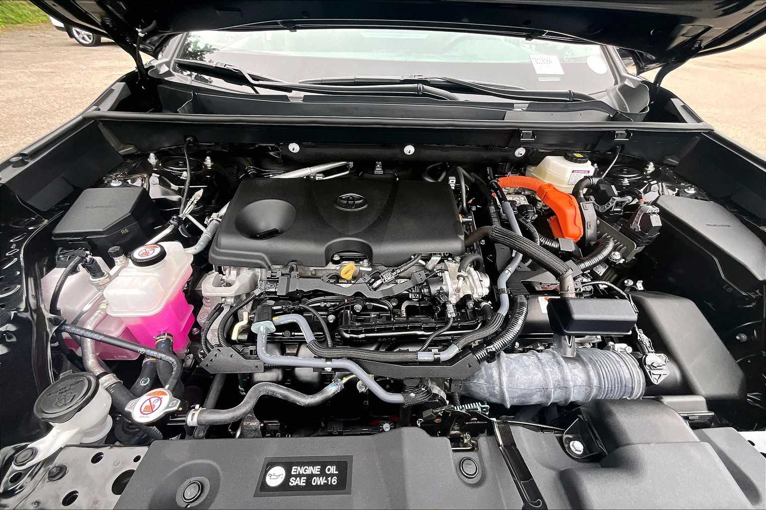 2024 Toyota RAV4 Hybrid XLE - Photo 30