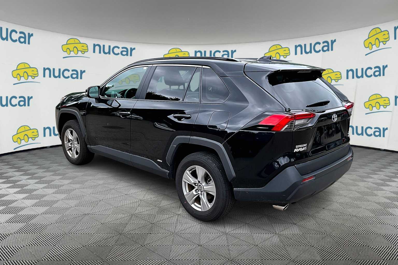 2024 Toyota RAV4 Hybrid XLE - Photo 3
