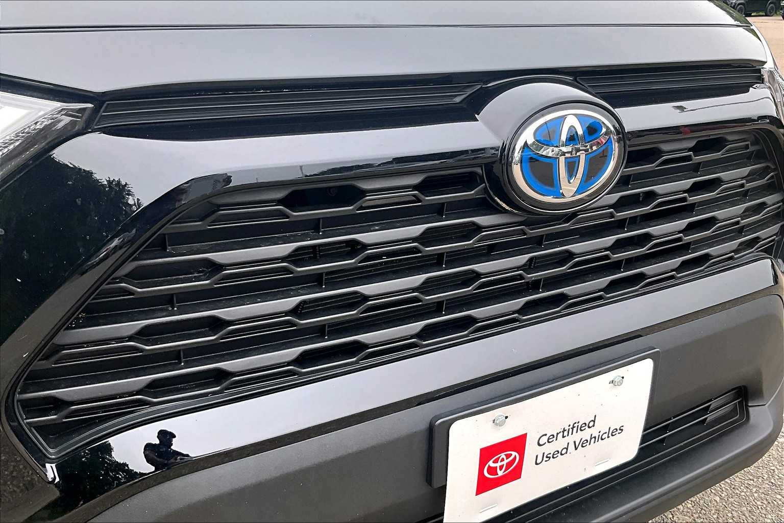 2024 Toyota RAV4 Hybrid XLE - Photo 32