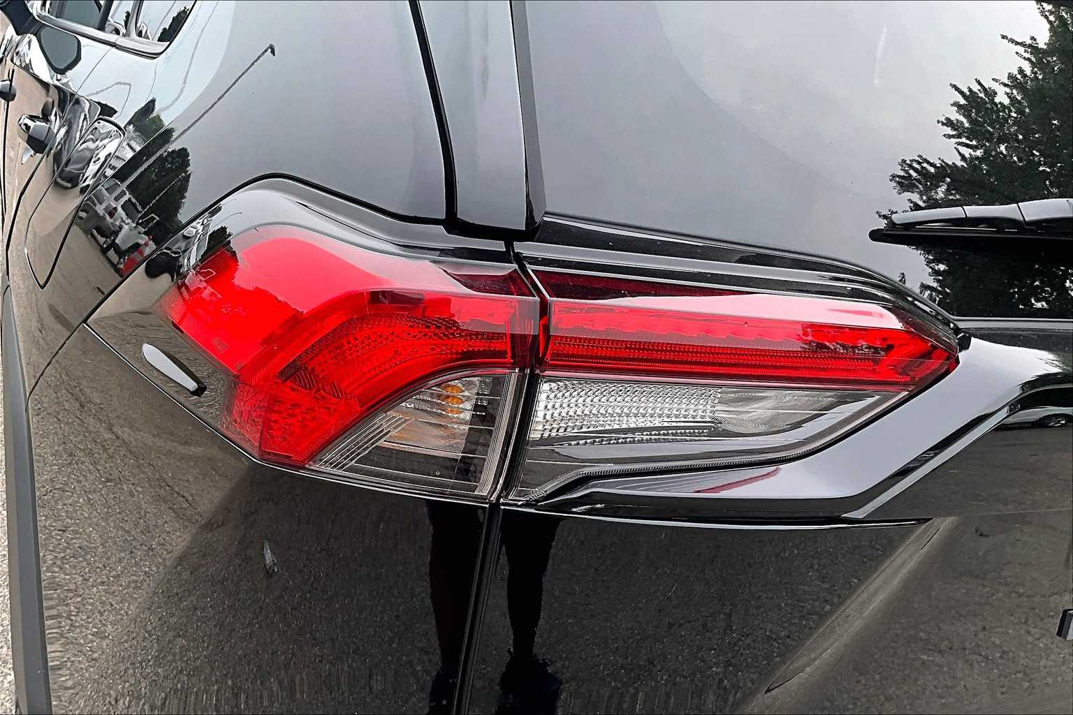 2024 Toyota RAV4 Hybrid XLE - Photo 34