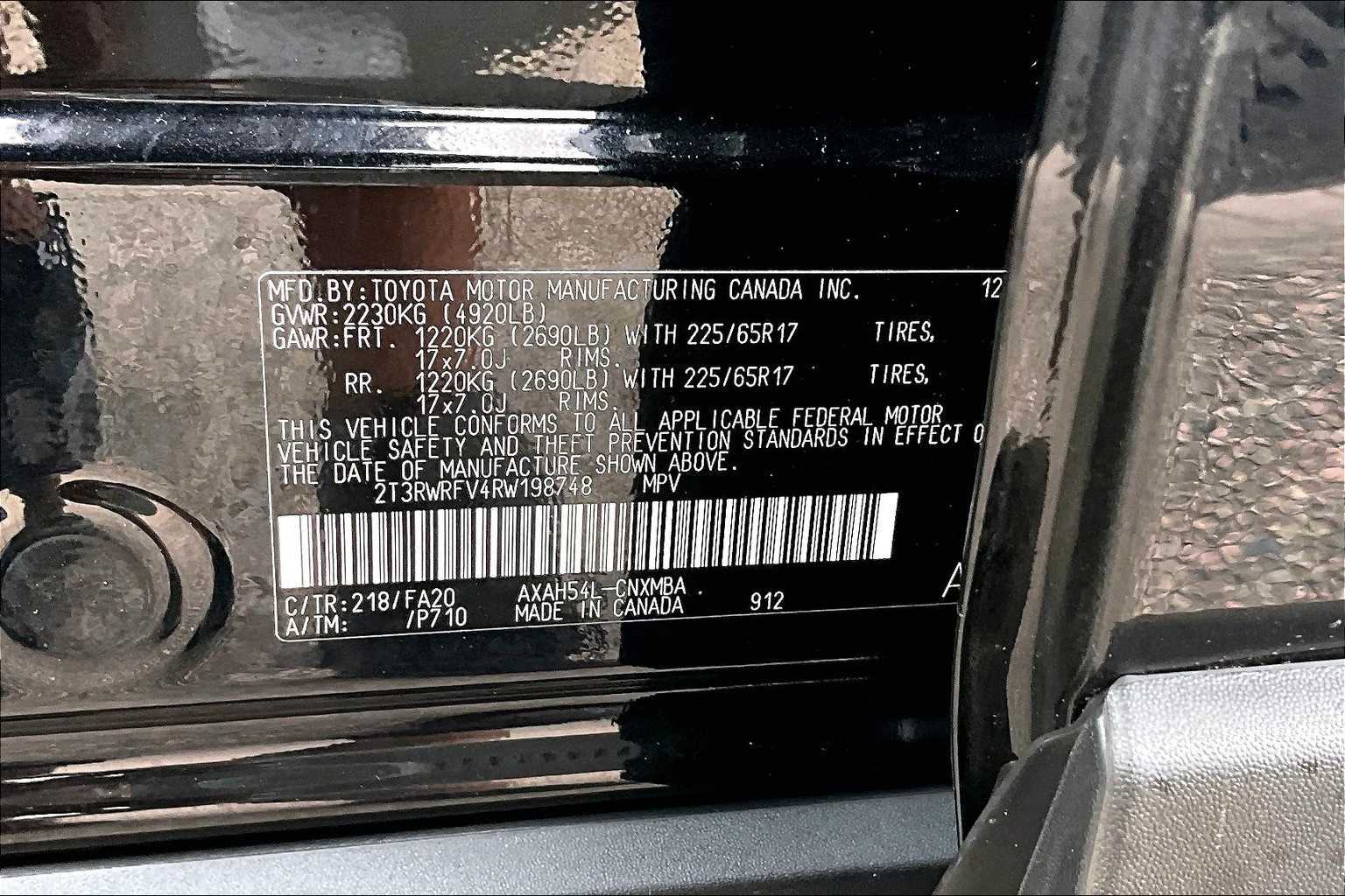 2024 Toyota RAV4 Hybrid XLE - Photo 35