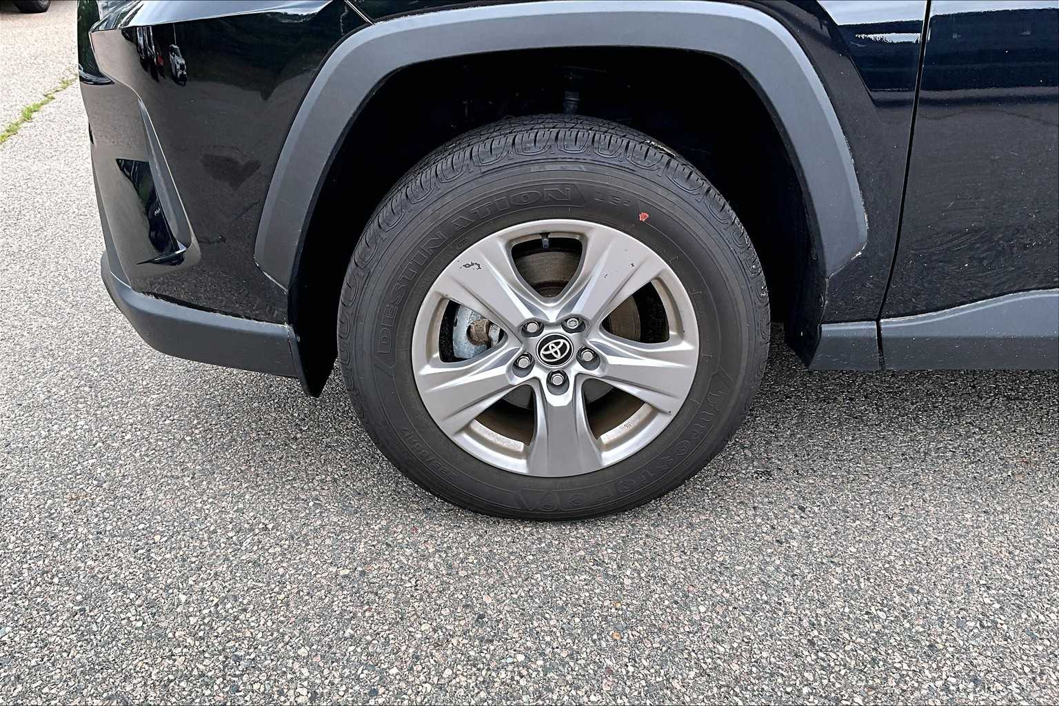 2024 Toyota RAV4 Hybrid XLE - Photo 4