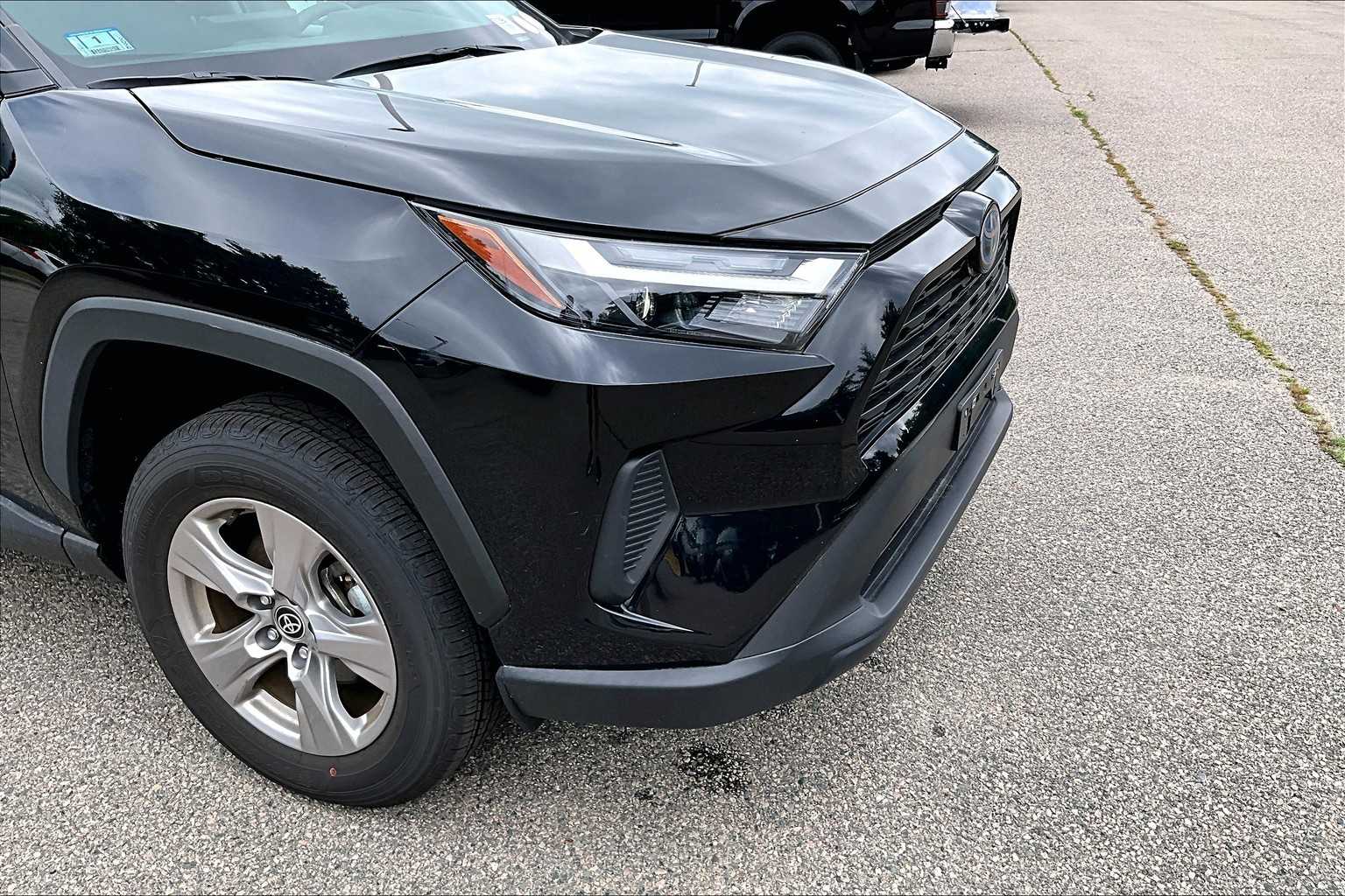 2024 Toyota RAV4 Hybrid XLE - Photo 5