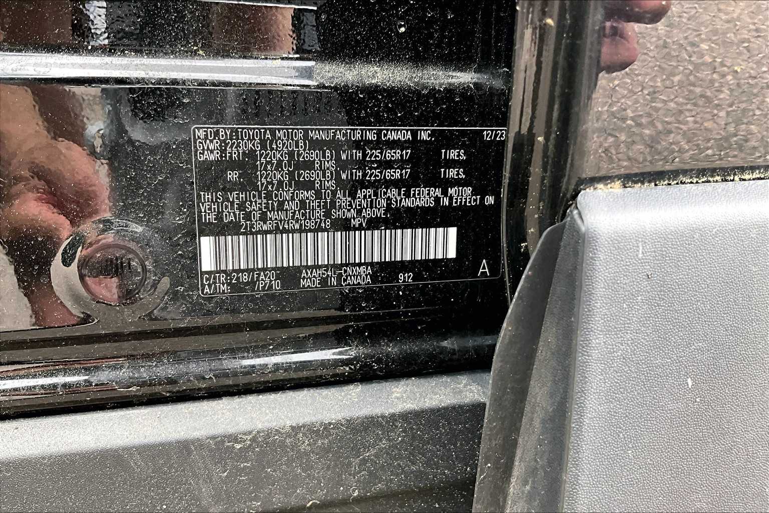 2024 Toyota RAV4 Hybrid XLE - Photo 6