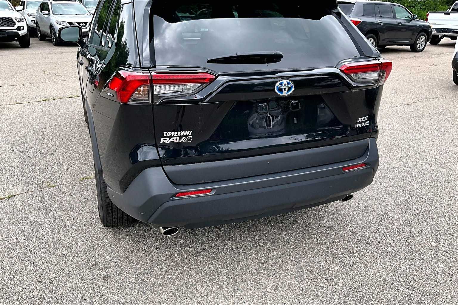 2024 Toyota RAV4 Hybrid XLE - Photo 7
