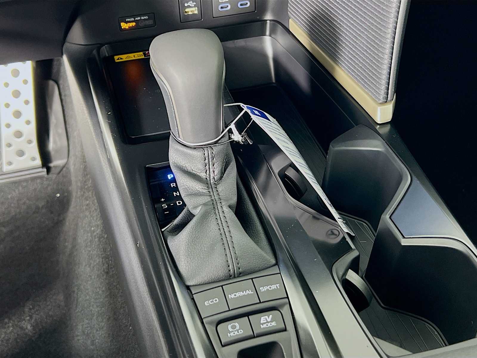 2025 Toyota Camry SE - Photo 11