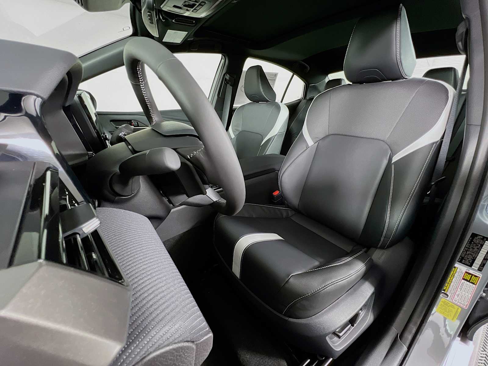 2025 Toyota Camry SE - Photo 12