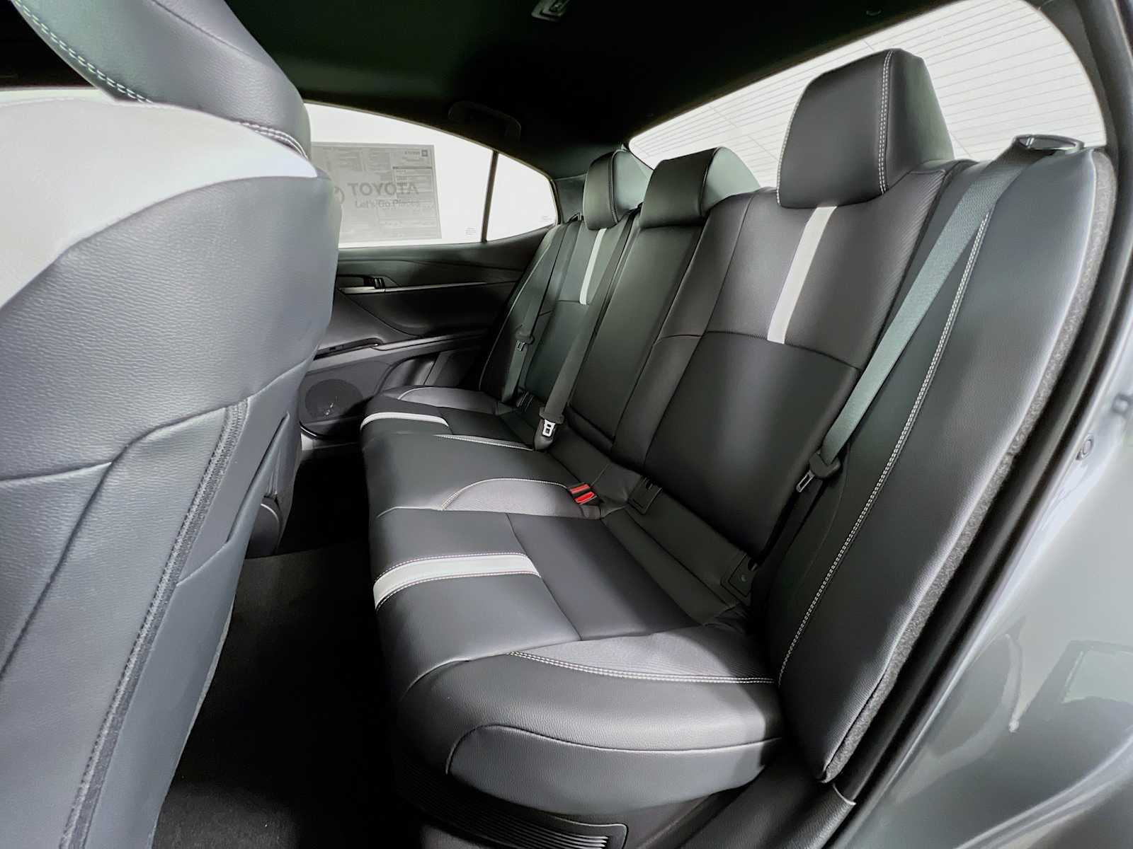 2025 Toyota Camry SE - Photo 13