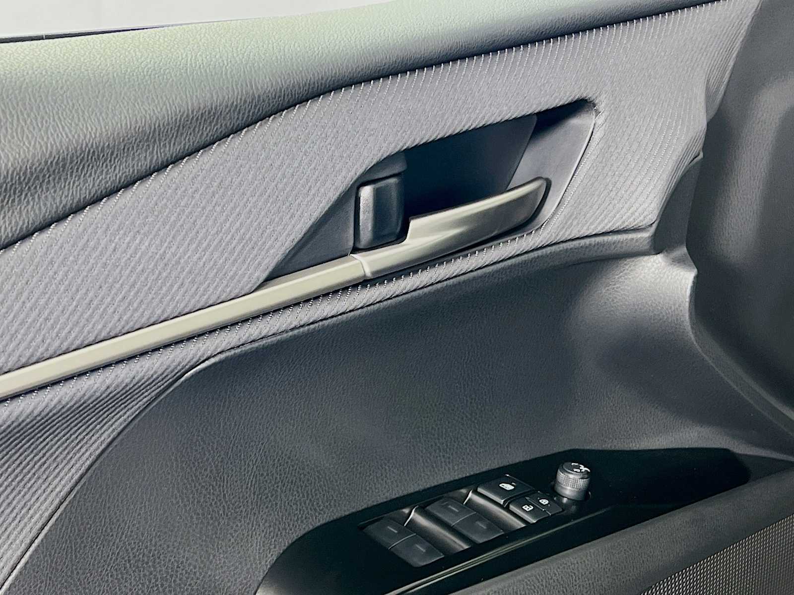 2025 Toyota Camry SE - Photo 16