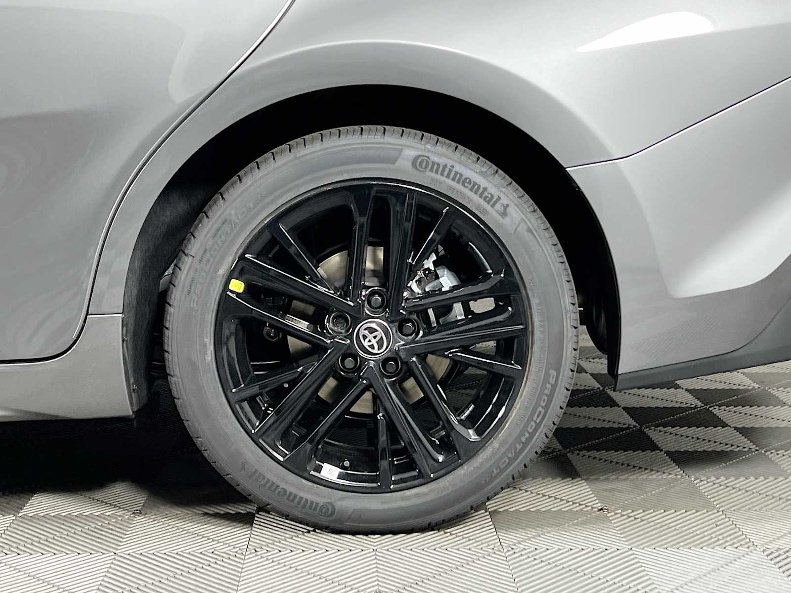 2025 Toyota Camry SE - Photo 19