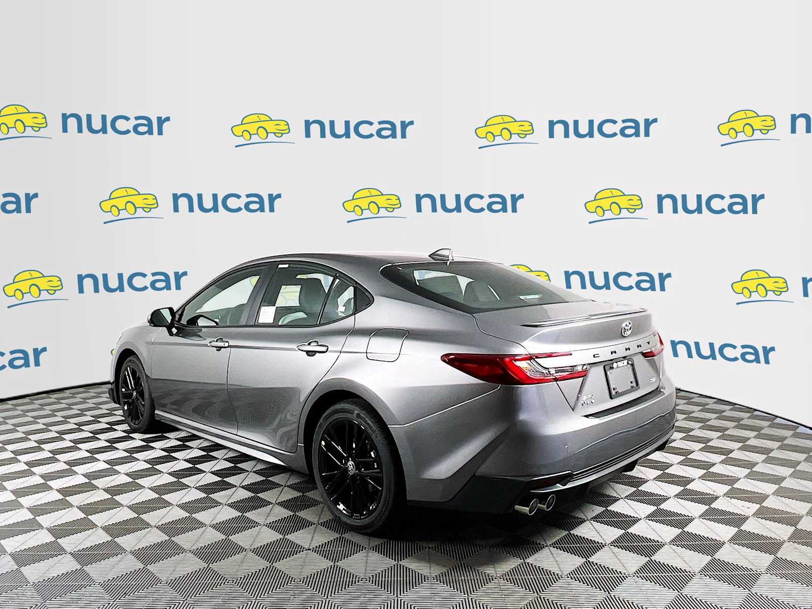 2025 Toyota Camry SE - Photo 4