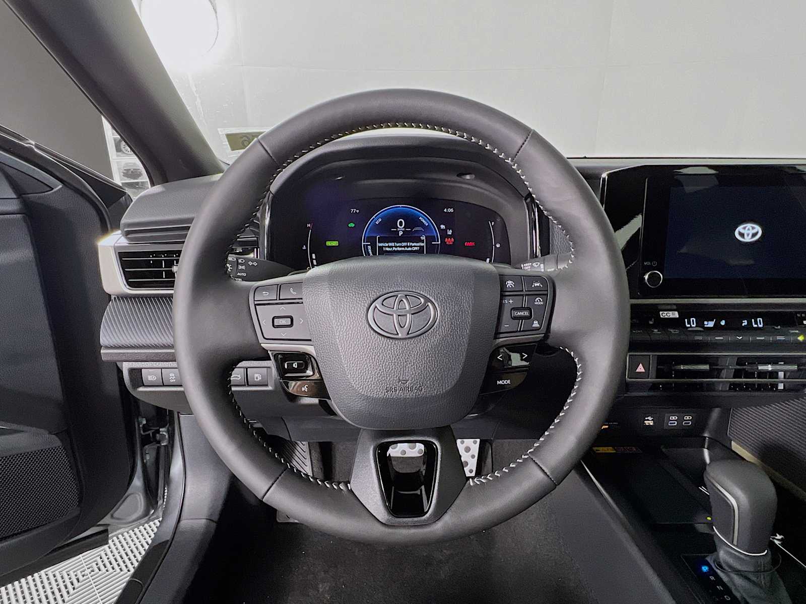 2025 Toyota Camry SE - Photo 7