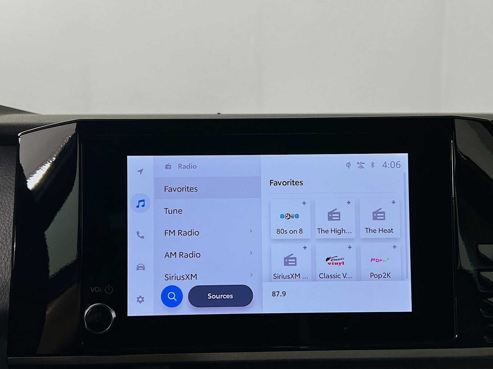 2025 Toyota Camry SE - Photo 8