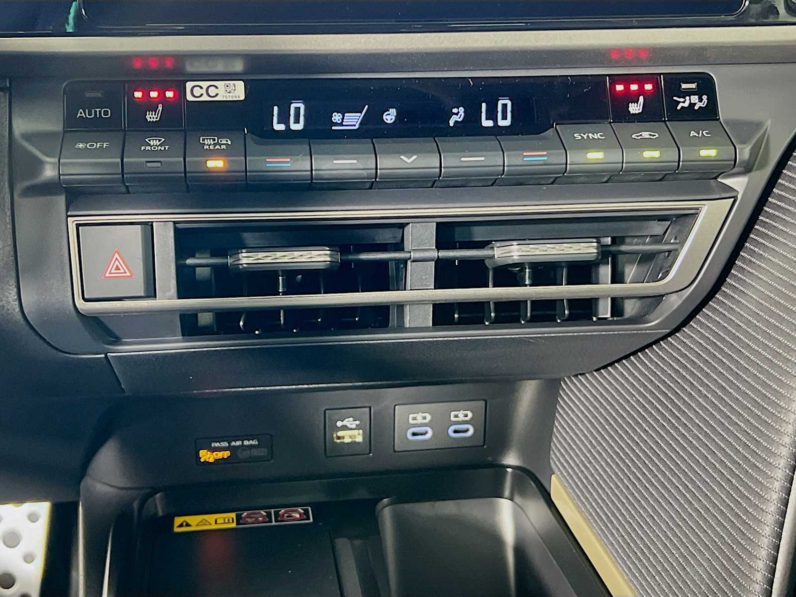 2025 Toyota Camry SE - Photo 10