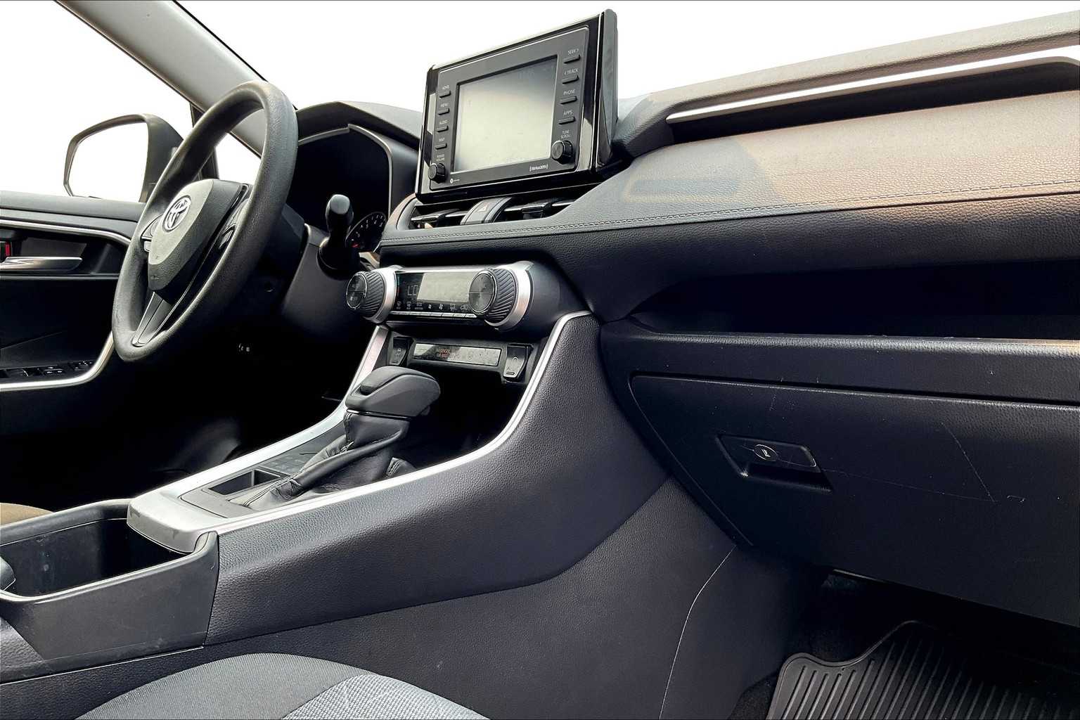 2022 Toyota RAV4 XLE - Photo 14