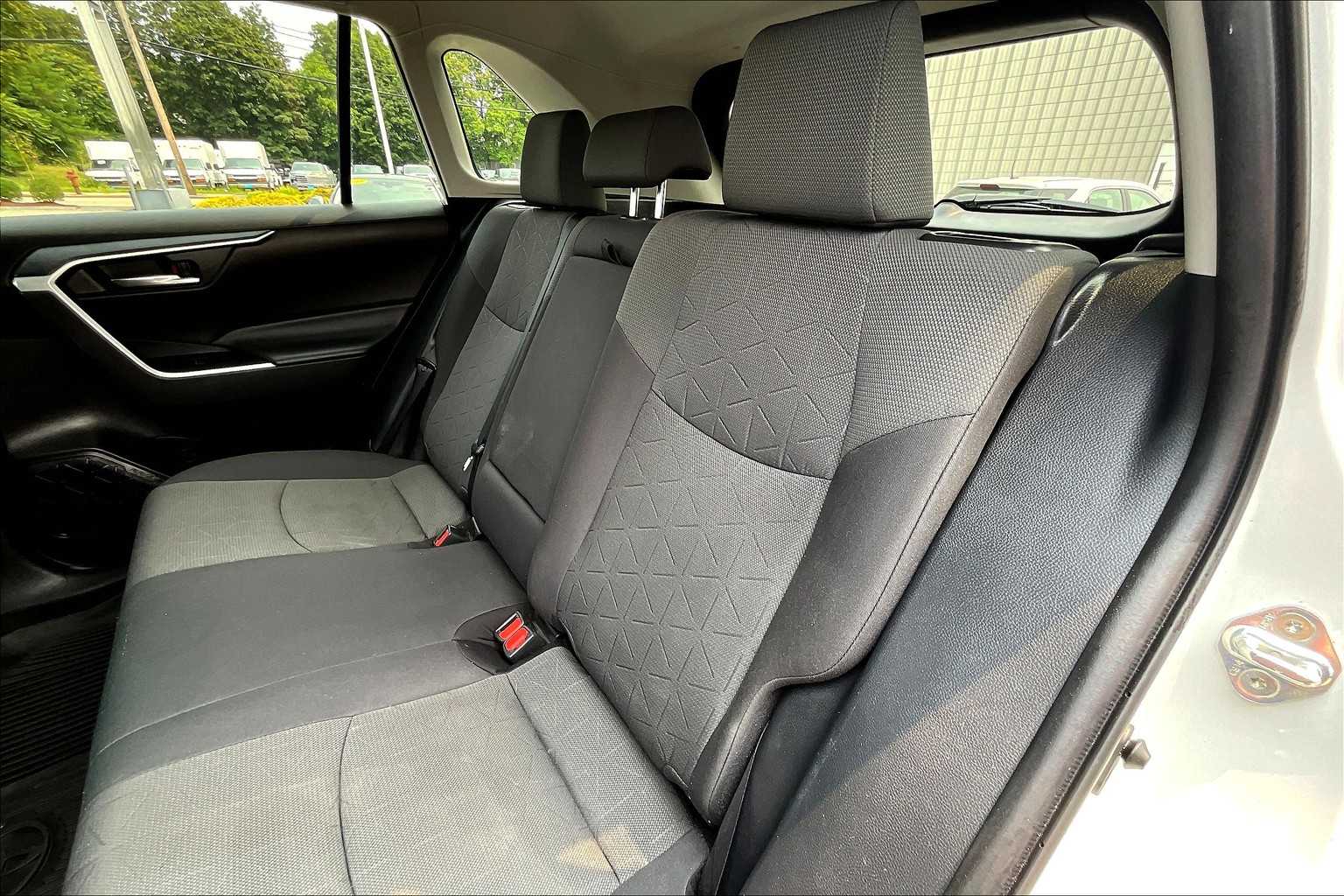 2022 Toyota RAV4 XLE - Photo 15