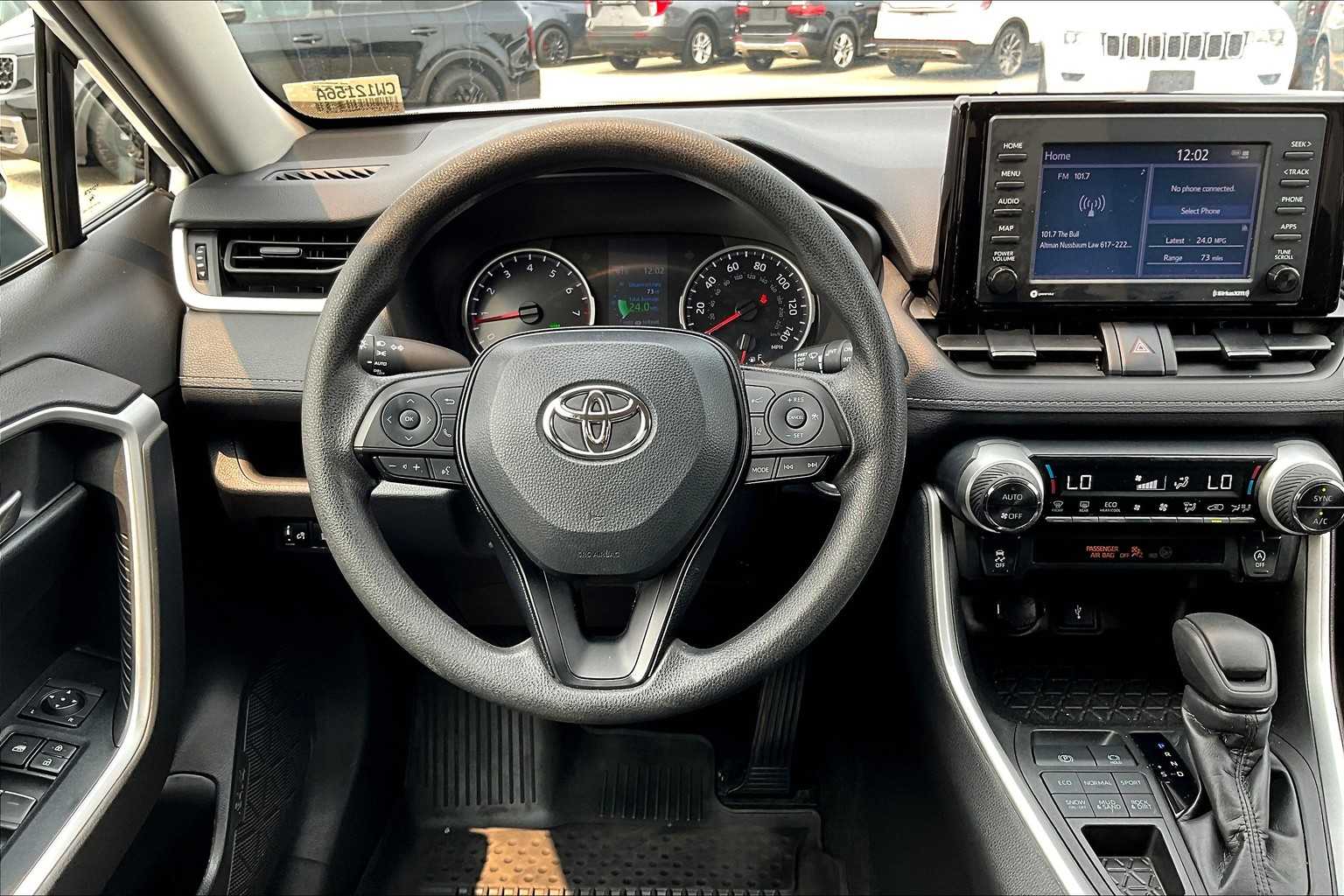 2022 Toyota RAV4 XLE - Photo 17