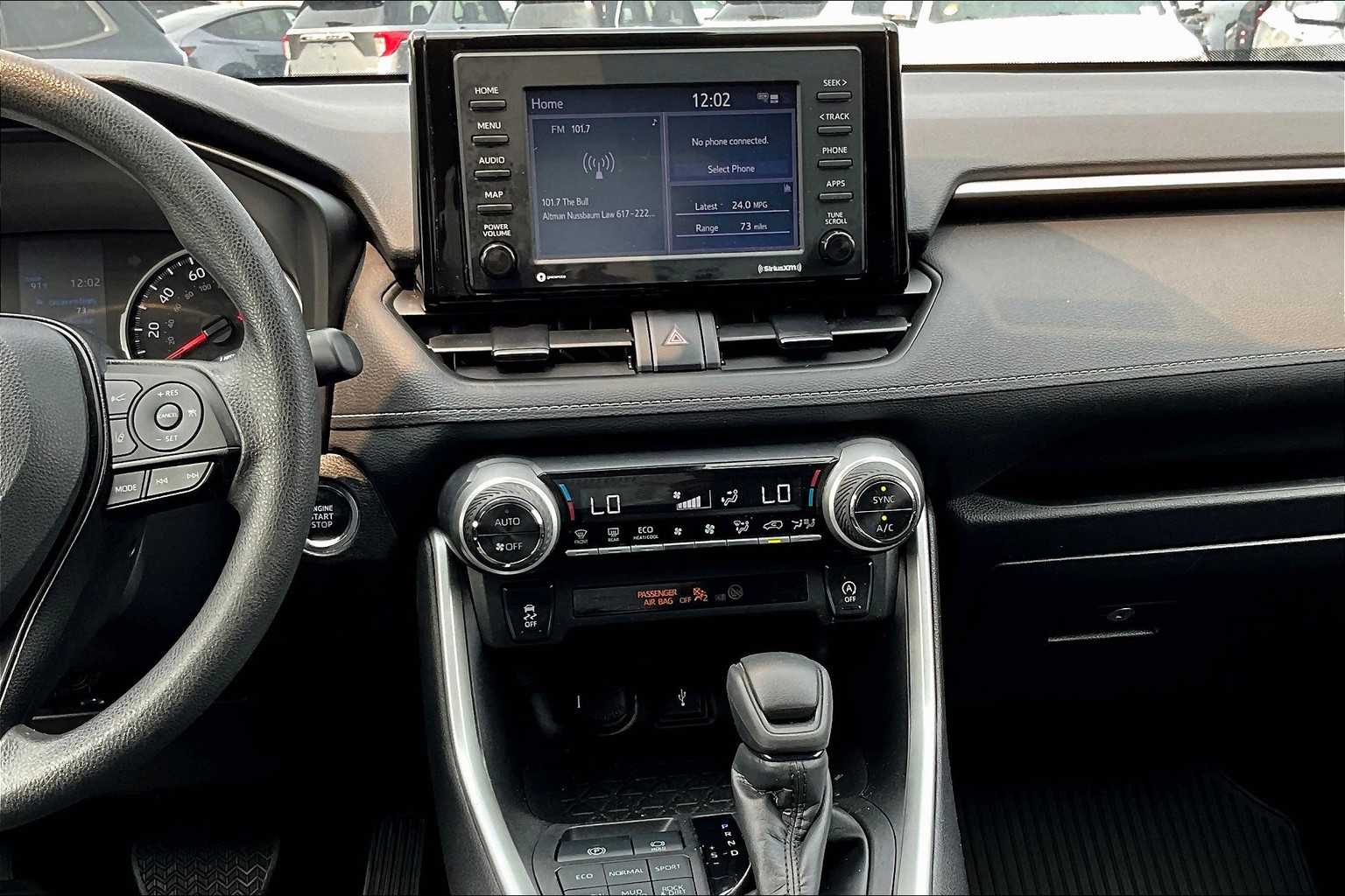 2022 Toyota RAV4 XLE - Photo 18