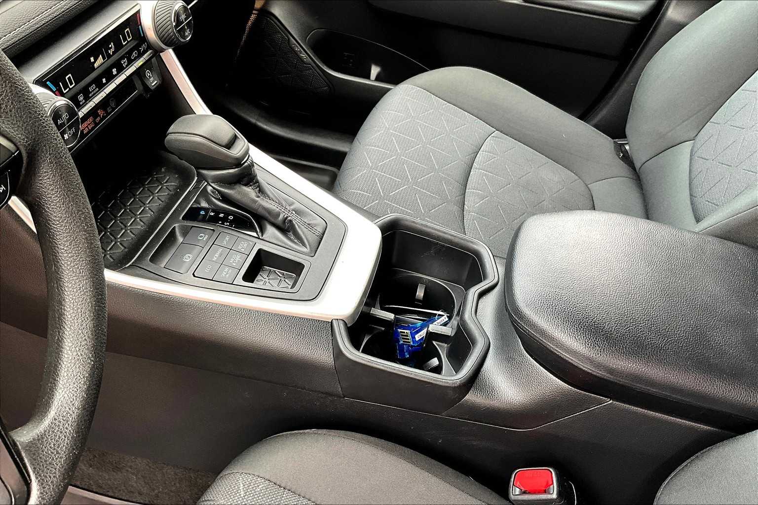2022 Toyota RAV4 XLE - Photo 20