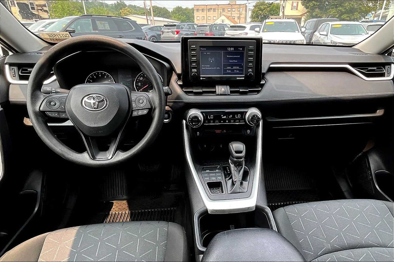 2022 Toyota RAV4 XLE - Photo 21