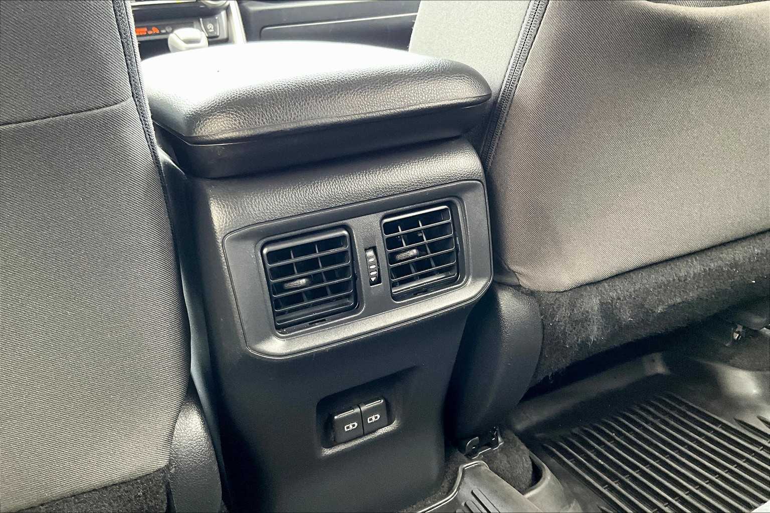 2022 Toyota RAV4 XLE - Photo 27