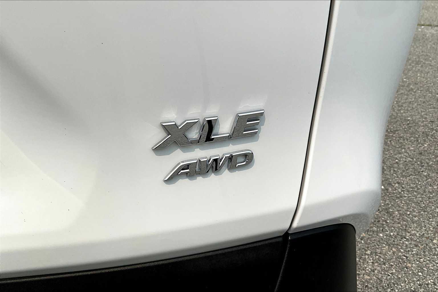 2022 Toyota RAV4 XLE - Photo 28