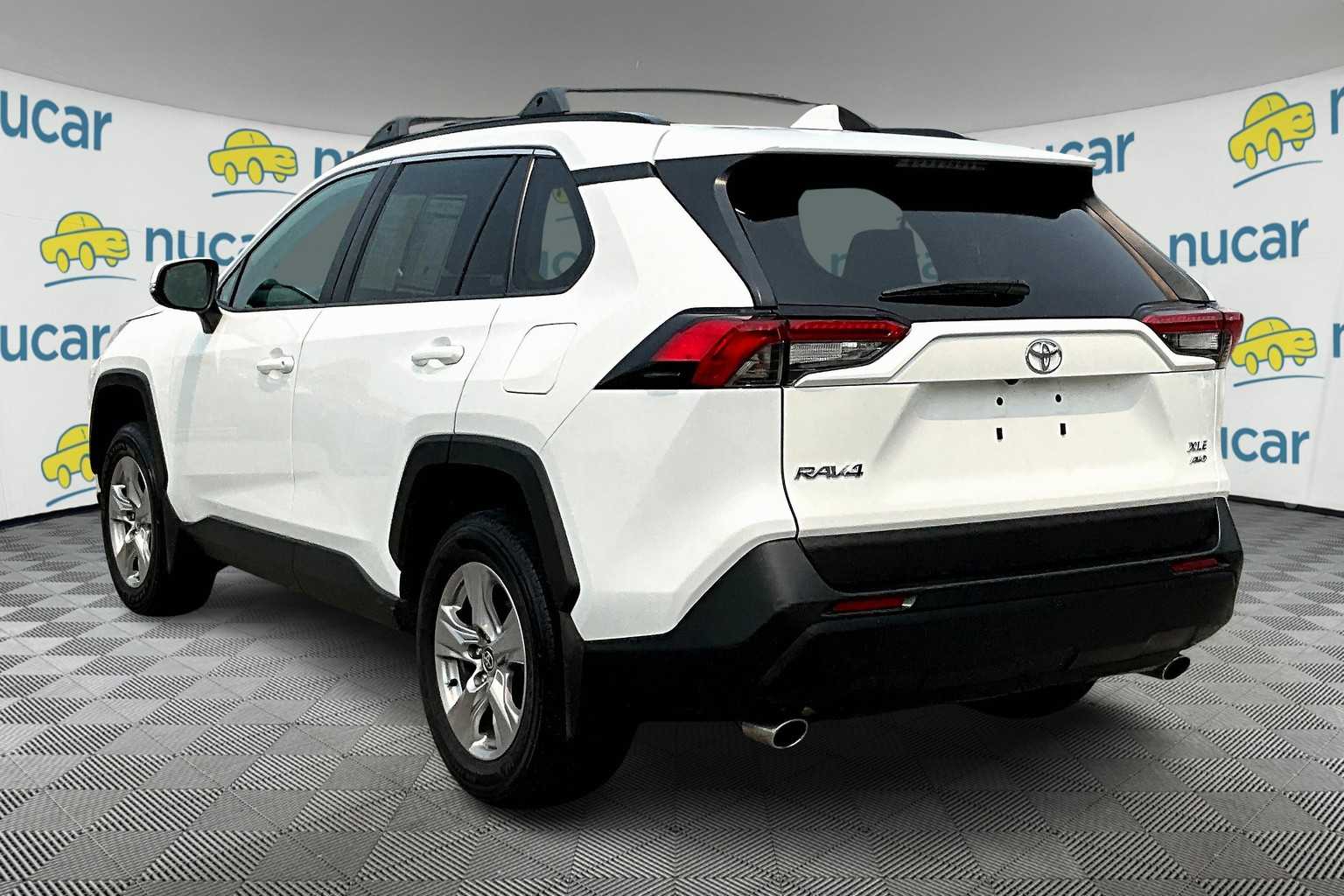 2022 Toyota RAV4 XLE - Photo 4
