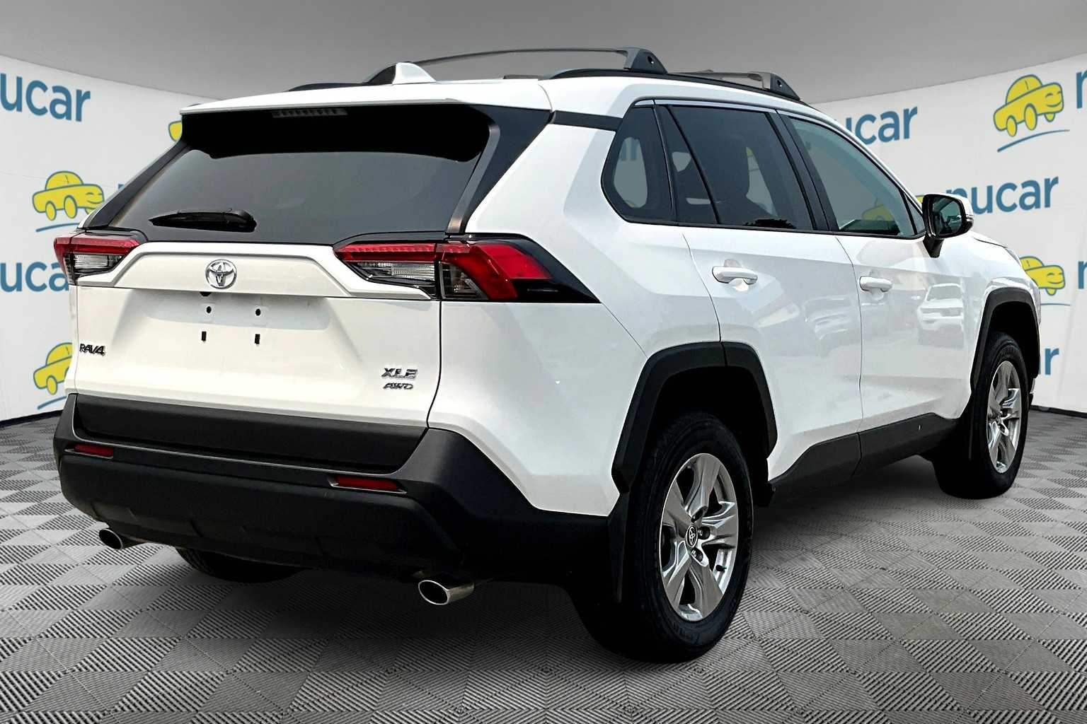 2022 Toyota RAV4 XLE - Photo 6