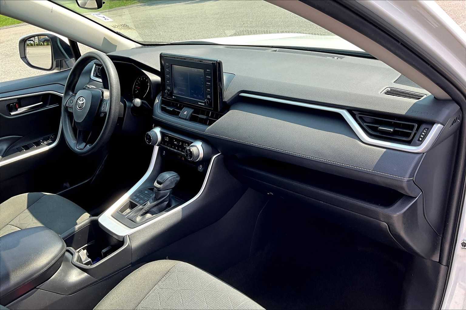 2022 Toyota RAV4 XLE - Photo 14