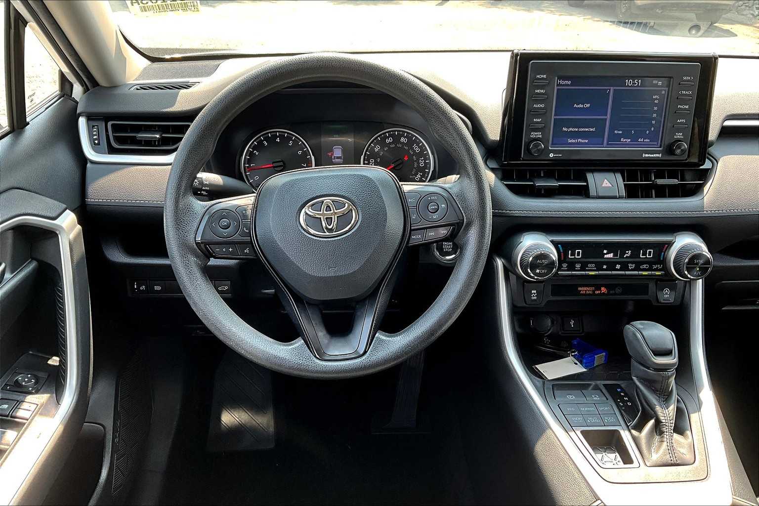 2022 Toyota RAV4 XLE - Photo 17