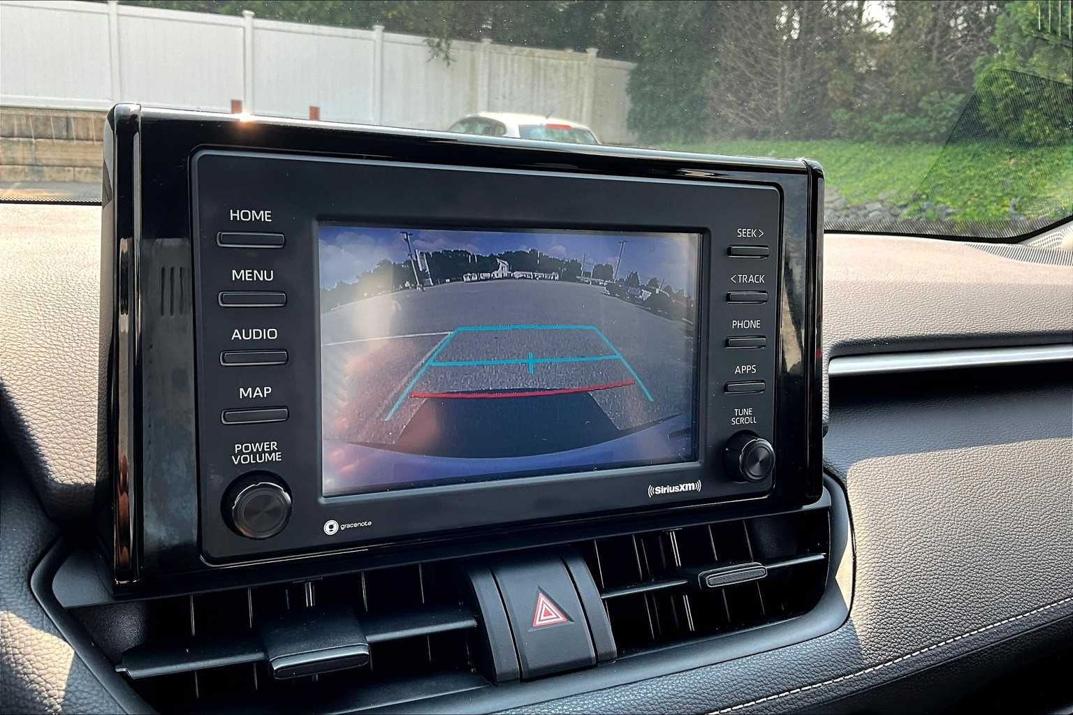 2022 Toyota RAV4 XLE - Photo 19