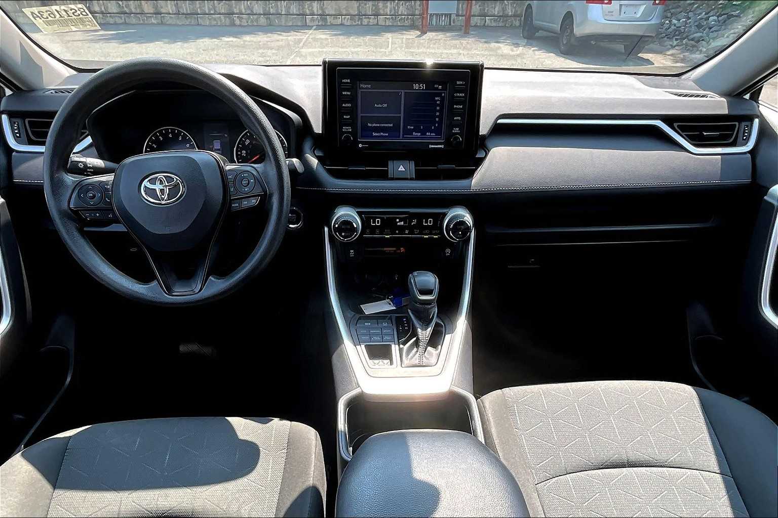 2022 Toyota RAV4 XLE - Photo 21