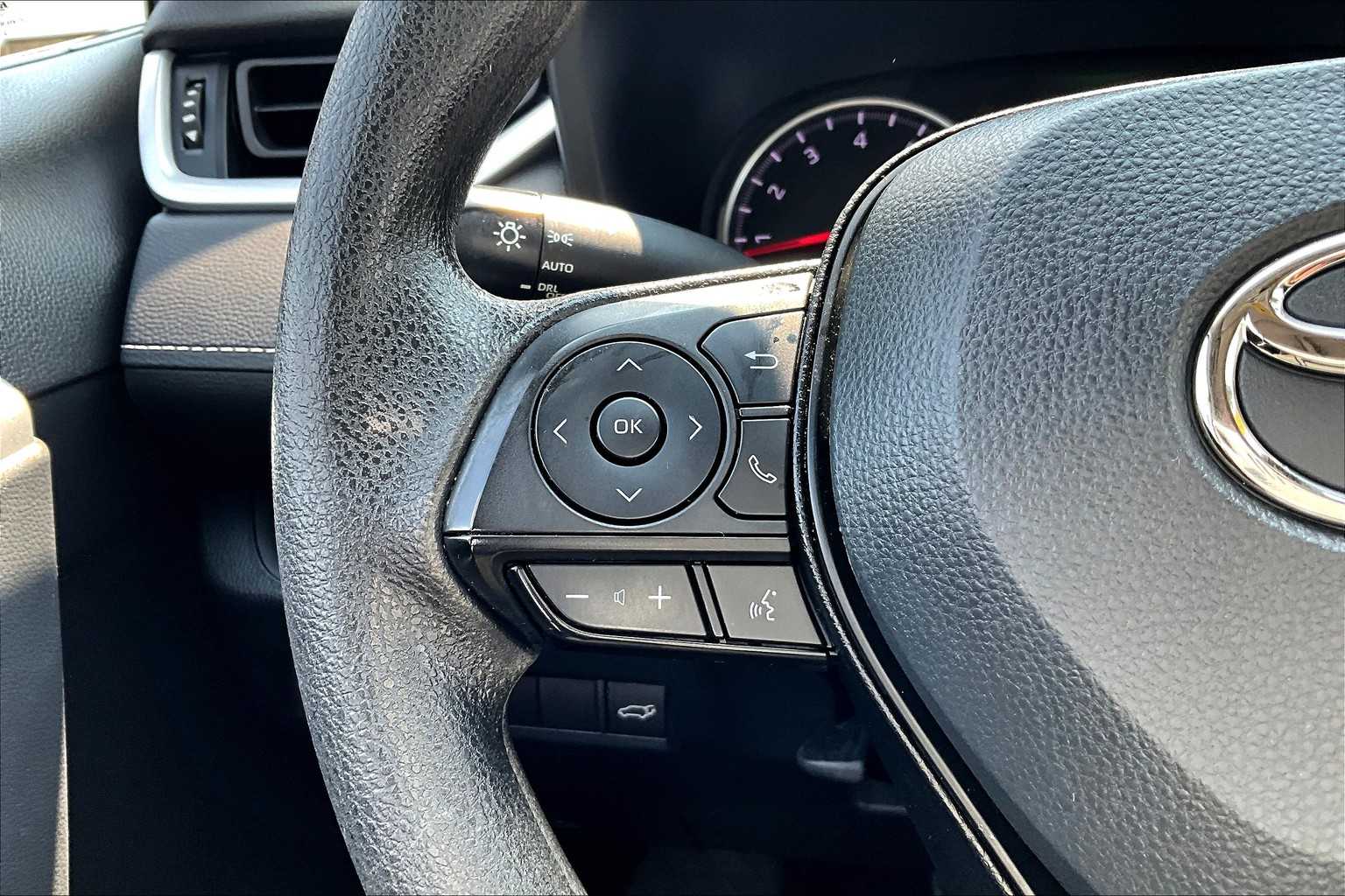 2022 Toyota RAV4 XLE - Photo 23