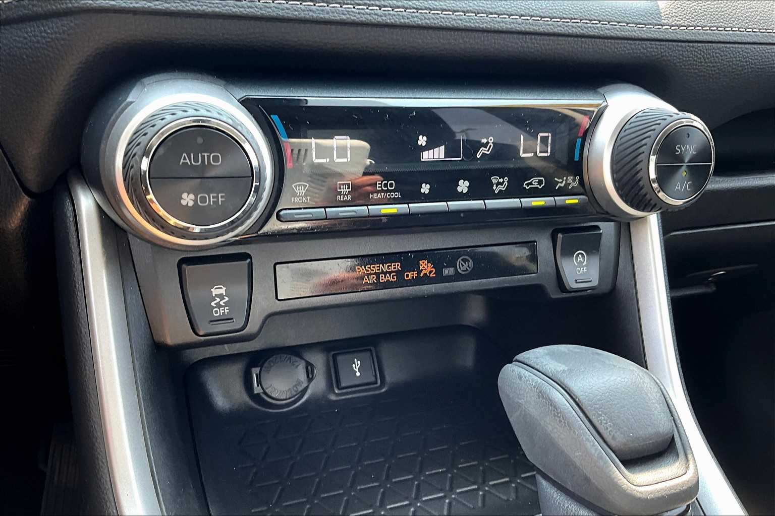 2022 Toyota RAV4 XLE - Photo 26
