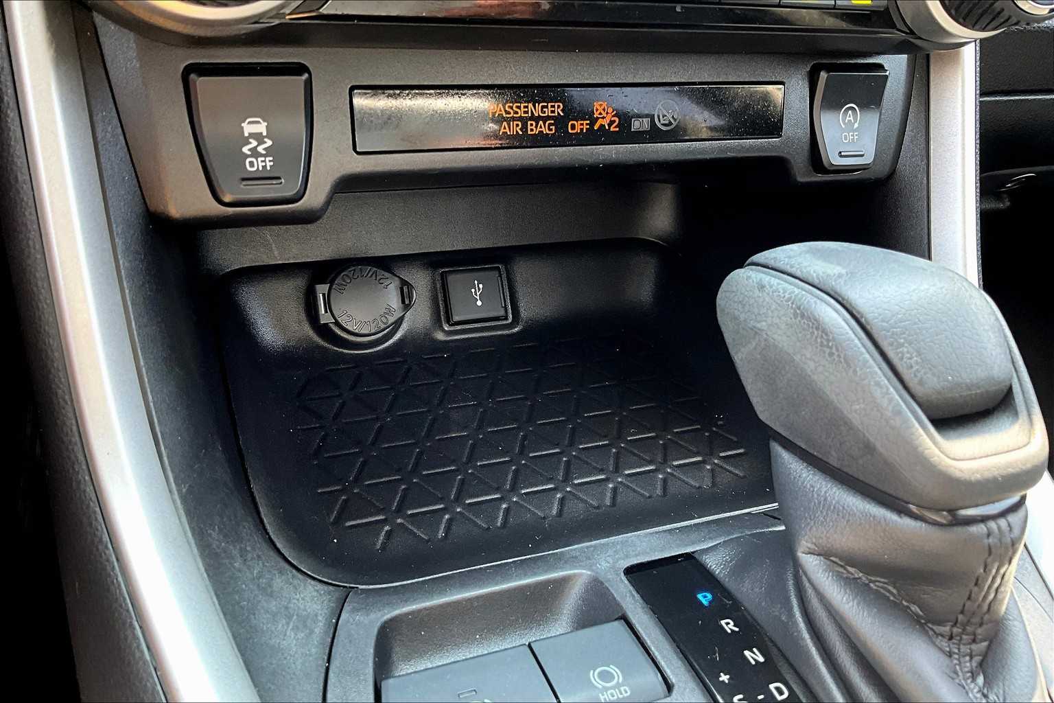 2022 Toyota RAV4 XLE - Photo 27