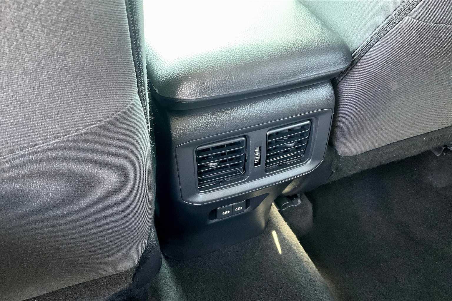 2022 Toyota RAV4 XLE - Photo 28